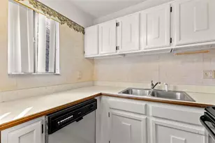 1836 N Crystal Lake Dr, Lakeland, FL 33801 - Photo 8