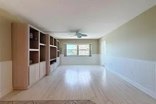 4550 Cove Cir, Saint Petersburg, FL 33708 - Photo 12