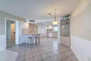 4550 Cove Cir, Saint Petersburg, FL 33708 - Photo 10