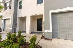 33027 Tulip Petal Ln, Wesley Chapel, FL 33545 - Photo 2