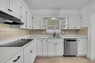 21 Paradise Ln, Treasure Island, FL 33706 - Photo 12