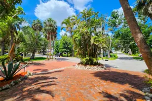 102 17th St NE, Bradenton, FL 34208 - Photo 2