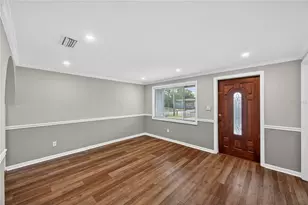 2304 E 111th Ave, Tampa, FL 33612 - Photo 8