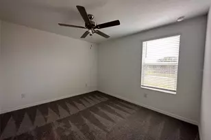 1946 Lanier Rd, Zephyrhills, FL 33541 - Photo 10