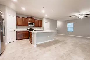 253 Cascade Bend Dr, Ruskin, FL 33570 - Photo 10