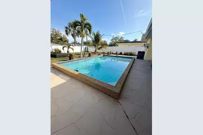 6957 18th Street N, Saint Petersburg, FL 33702 - Photo 2