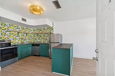 4511 S Oak Drive #R32A, Tampa, FL 33611 - Photo 6