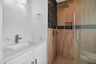 1073 79th St S, Saint Petersburg, FL 33707 - Photo 30