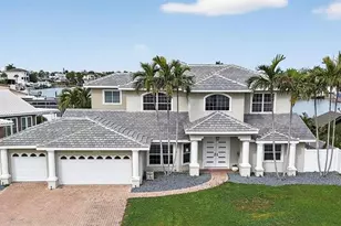 1073 79th St S, Saint Petersburg, FL 33707 - Photo 1