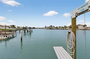 1073 79th St S, Saint Petersburg, FL 33707 - Photo 8