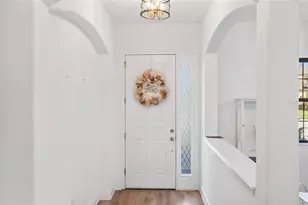 913 Buckhurst Dr, Spring Hill, FL 34609 - Photo 6
