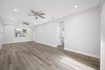 6900 Dartmouth Avenue N, Saint Petersburg, FL 33710 - Photo 8