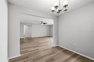 8427 Brandeis Cir E, Sarasota, FL 34243 - Photo 12