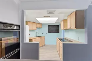 260 13th St N, Saint Petersburg, FL 33705 - Photo 6