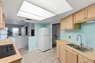 260 13th St N, Saint Petersburg, FL 33705 - Photo 4