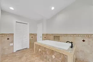 9453 Treasure Ln NE, Saint Petersburg, FL 33702 - Photo 20