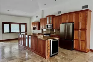 9453 Treasure Ln NE, Saint Petersburg, FL 33702 - Photo 10