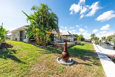 9453 Treasure Lane NE, Saint Petersburg, FL 33702 - Photo 36