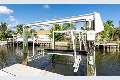 9453 Treasure Lane NE, Saint Petersburg, FL 33702 - Photo 4