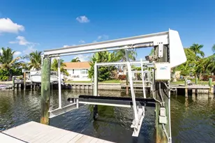 9453 Treasure Ln NE, Saint Petersburg, FL 33702 - Photo 4