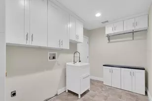 9453 Treasure Ln NE, Saint Petersburg, FL 33702 - Photo 26
