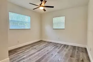 1735 Michigan Ave NE, Saint Petersburg, FL 33703 - Photo 18