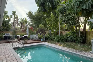 566 E Park Dr, Largo, FL 33771 - Photo 10