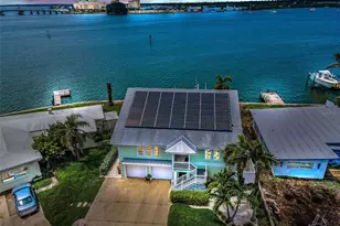 804 Bay Point Dr, Madeira Beach, FL 33708 - Photo 4