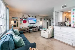 445 Hamden Dr, Clearwater Beach, FL 33767 - Photo 10