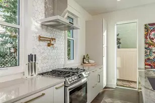 927 6th St N, Saint Petersburg, FL 33701 - Photo 10