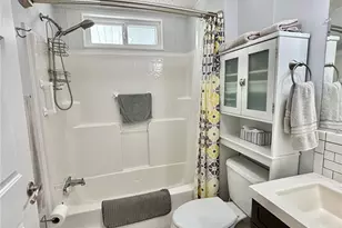 7106 Americana Dr NE, Saint Petersburg, FL 33702 - Photo 18