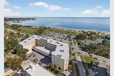 1200 N Shore Drive NE #201 furnished, Saint Petersburg, FL 33701 - Photo 4