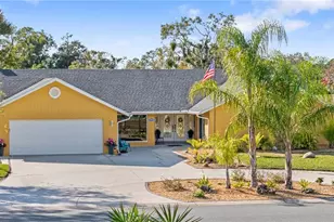 1905 Country Club Ct, Plant City, FL 33566 - Photo 1