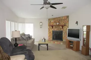 38422 Stafford Dr, Zephyrhills, FL 33540 - Photo 18