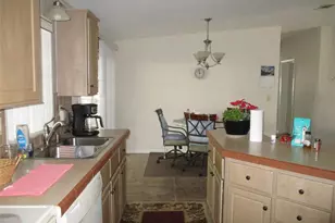 38422 Stafford Dr, Zephyrhills, FL 33540 - Photo 12