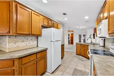 10047 Equity Avenue, Dade City, FL 33525 - Photo 12