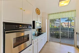 1036 N Shore Dr NE, Saint Petersburg, FL 33701 - Photo 10