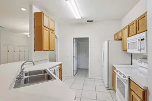 12707 Linda Dr, Tampa, FL 33612 - Photo 10