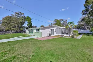 5105 St Charles Pl, Tampa, FL 33610 - Photo 4