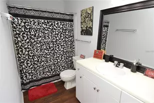 8718 Mallard Reserve Dr, Tampa, FL 33614 - Photo 20