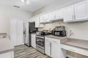 5032 Sunridge Palms Dr, Tampa, FL 33617 - Photo 6