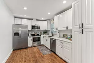 727 Locust St, Tarpon Springs, FL 34689 - Photo 12