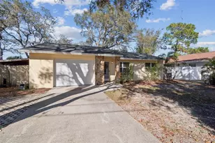 727 Locust St, Tarpon Springs, FL 34689 - Photo 2