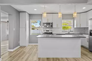 2302 S Thixton Ct, Tampa, FL 33629 - Photo 10