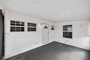 37303 Kinkaid Dr, Zephyrhills, FL 33541 - Photo 4