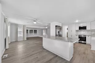 37303 Kinkaid Dr, Zephyrhills, FL 33541 - Photo 8