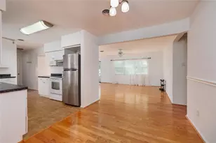 13877 94th Ave, Seminole, FL 33776 - Photo 8