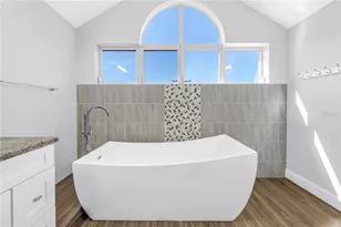 1605 Royal Palm Dr S, Gulfport, FL 33707 - Photo 24