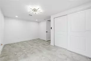 1005 Cedar Lake Dr, Tampa, FL 33612 - Photo 28