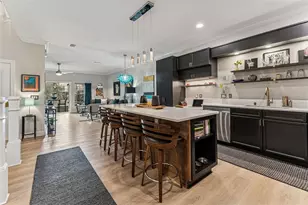 255 Valencia Cir, Saint Petersburg, FL 33716 - Photo 2